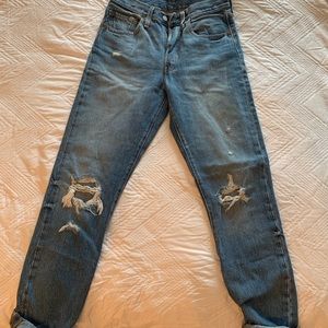 Levi’s distressed skinny jeans